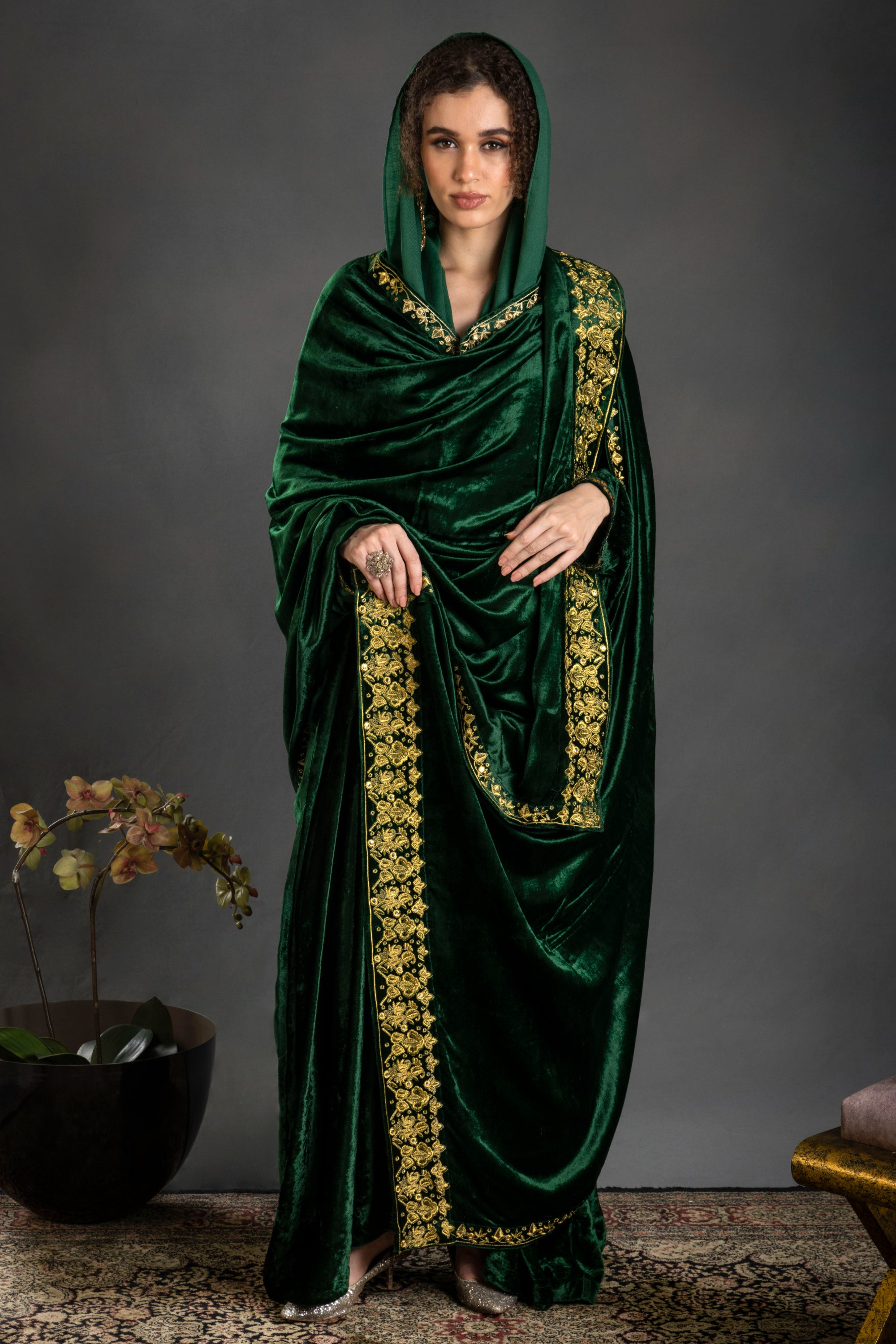 Zuhur Embroidered Jalabiya & Dushala with Embellishment