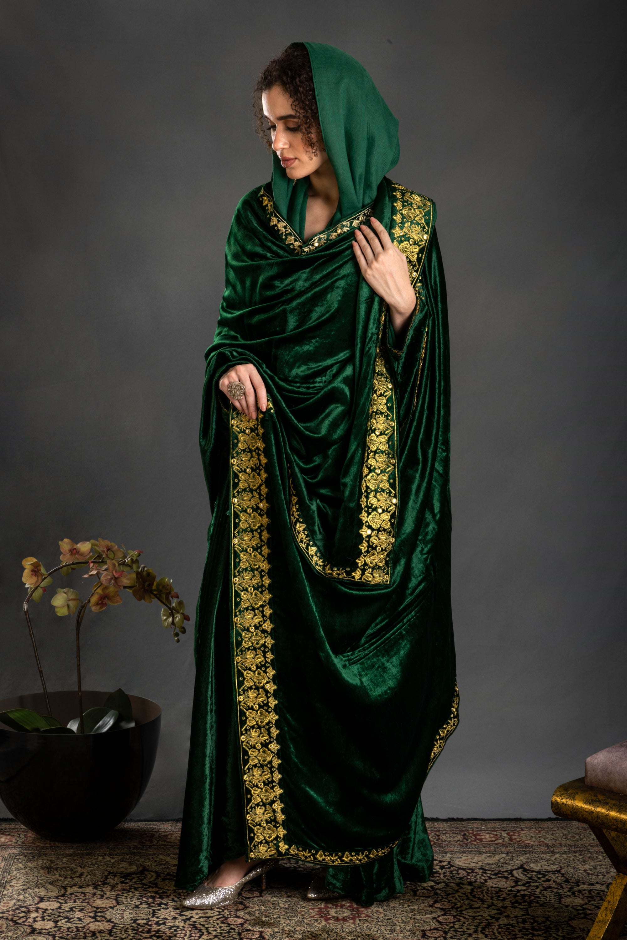 Zuhur Embroidered Jalabiya & Dushala with Embellishment