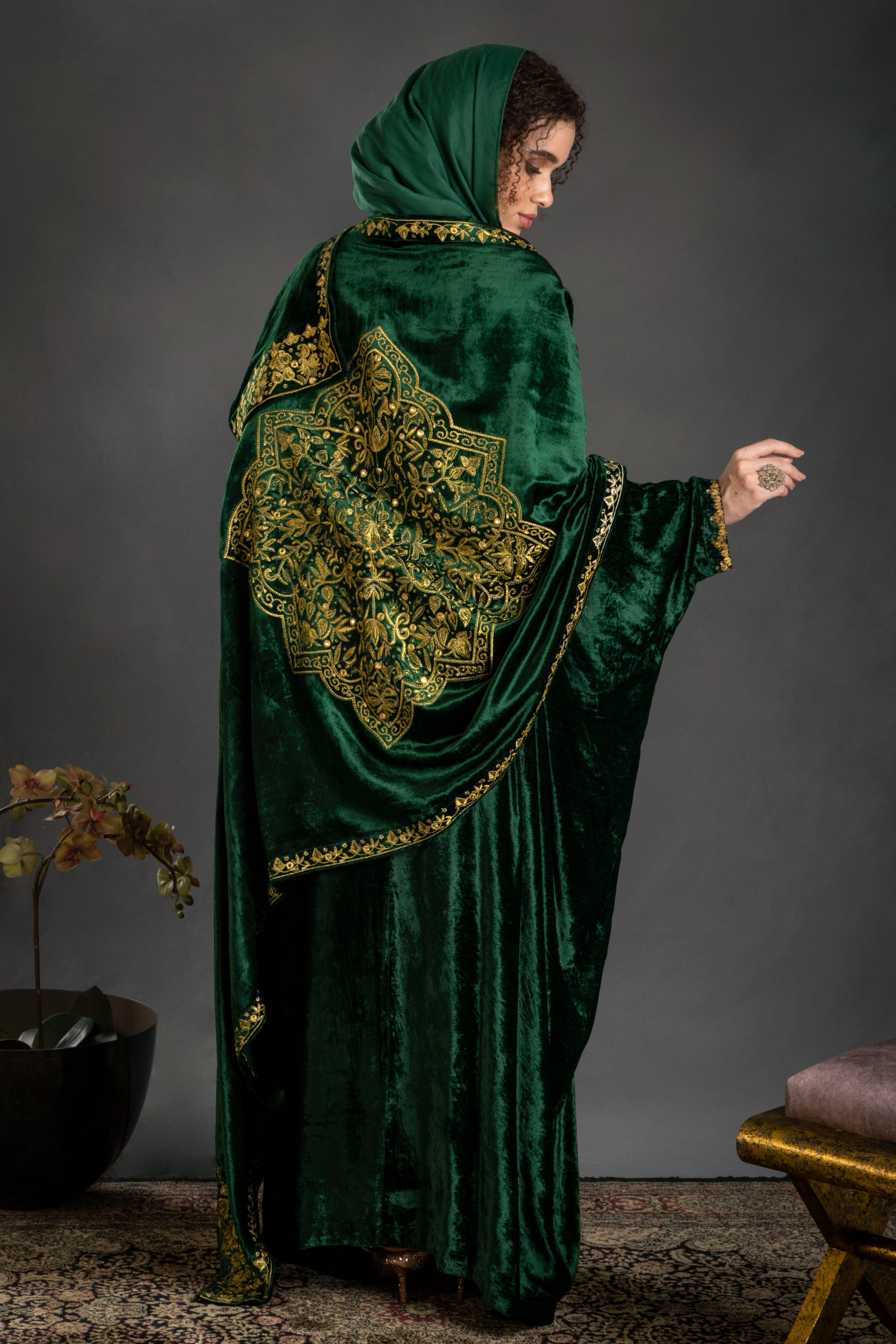 Zuhur Embroidered Jalabiya & Dushala with Embellishment