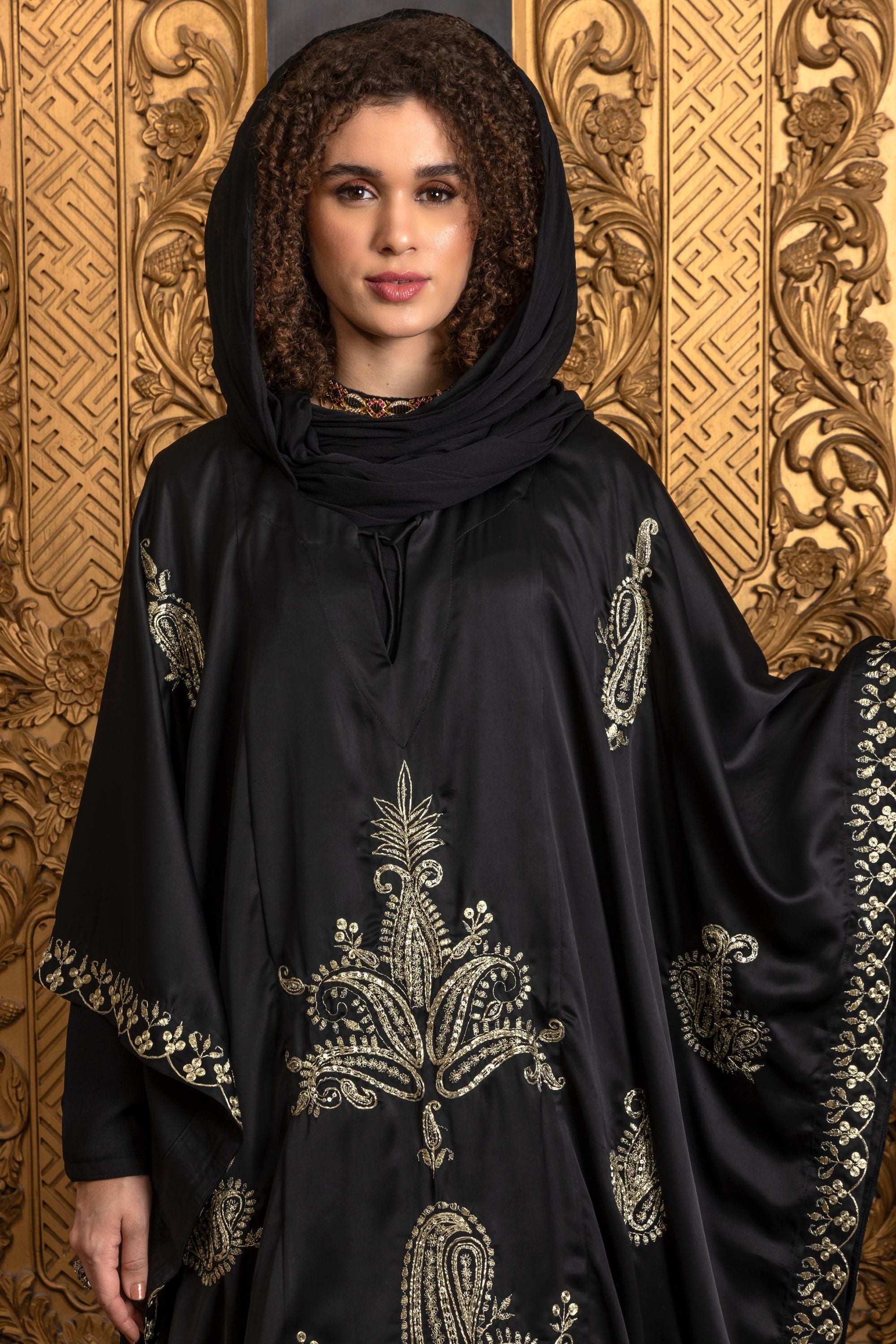 Afsaneh Embroidered Jalabiya with Sheila