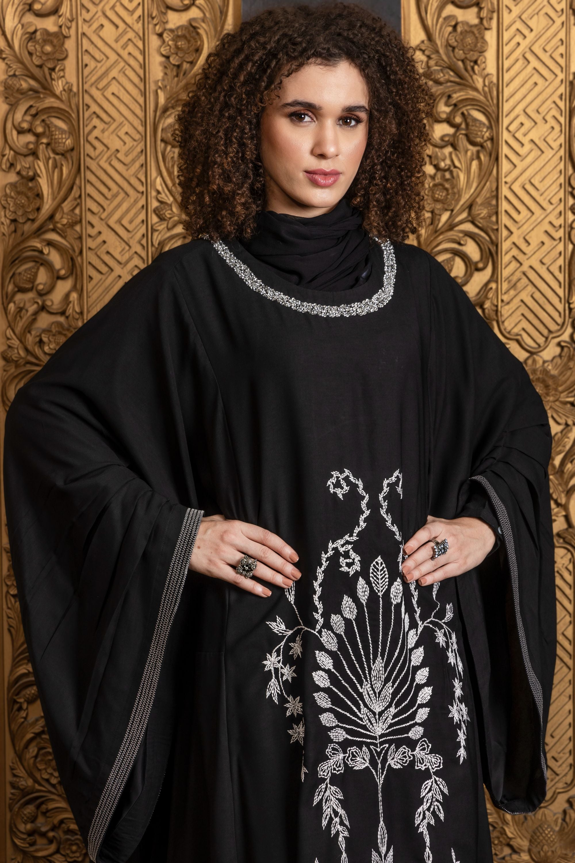 Zora Embroidered Jalabiya with Sheila