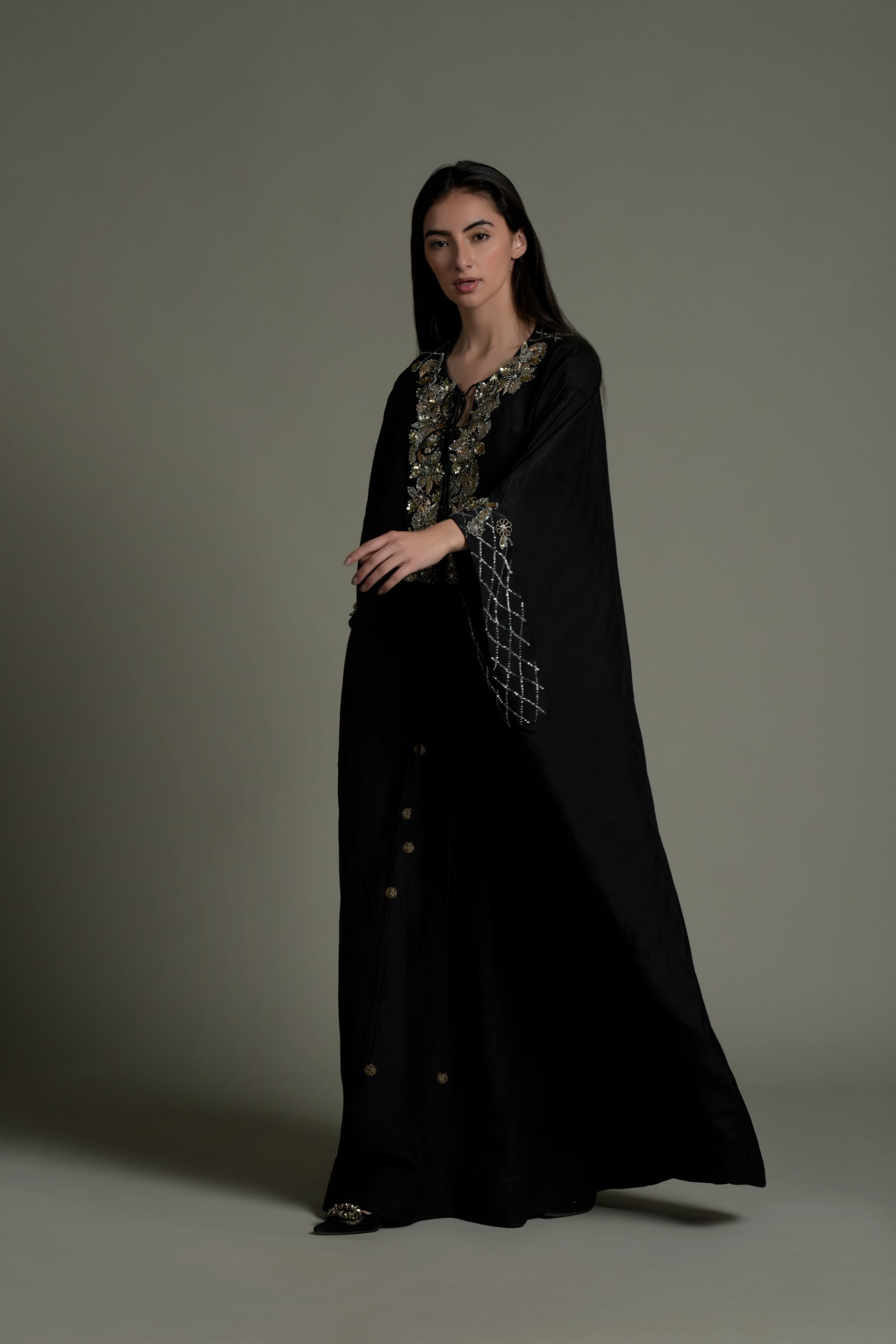 Kayanaat Embellished & Embroidered Jalabiya With Inner Cotton Cami