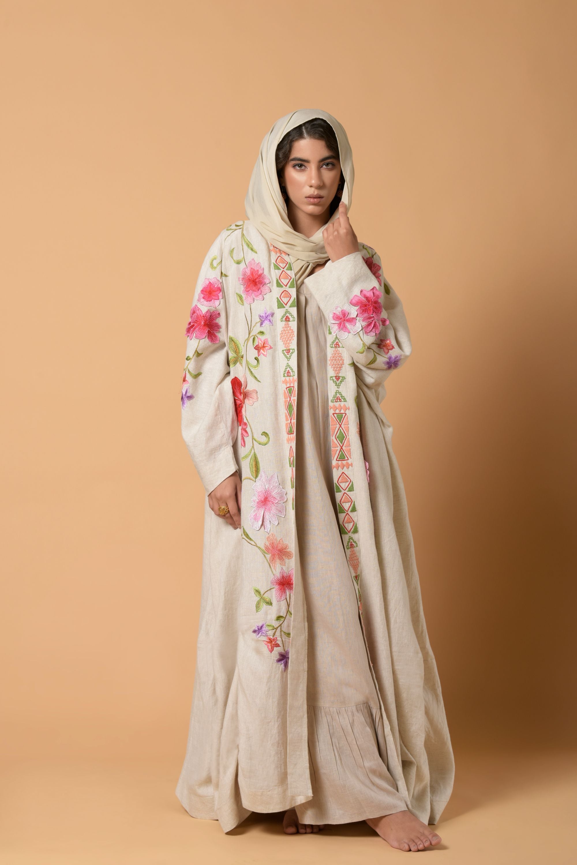 Heena Sable Et Fleurs Abaya