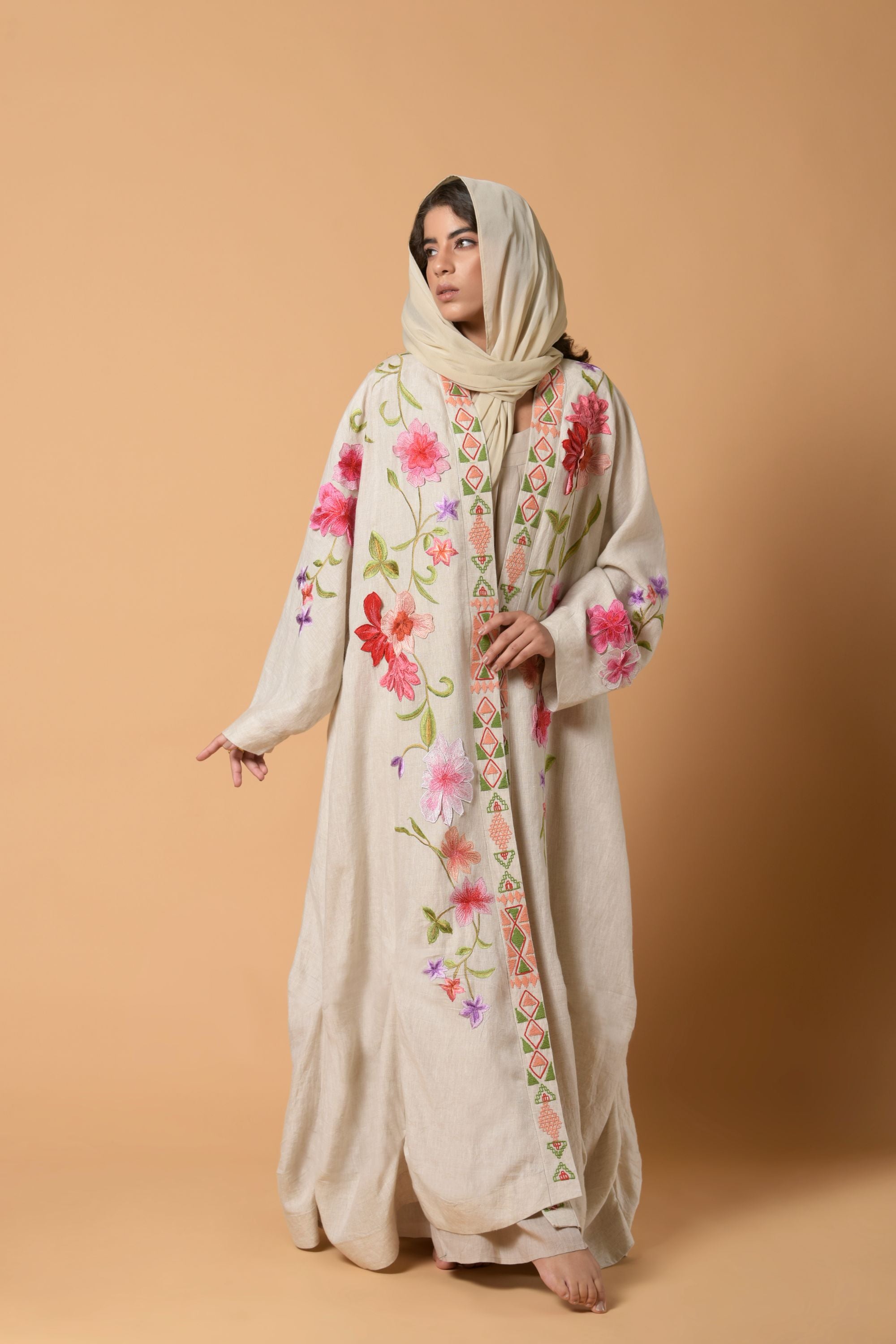 Heena Sable Et Fleurs Abaya