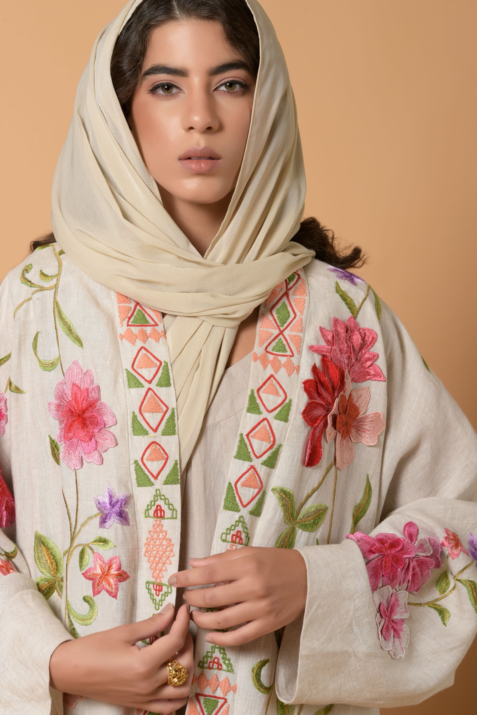 Heena Sable Et Fleurs Abaya