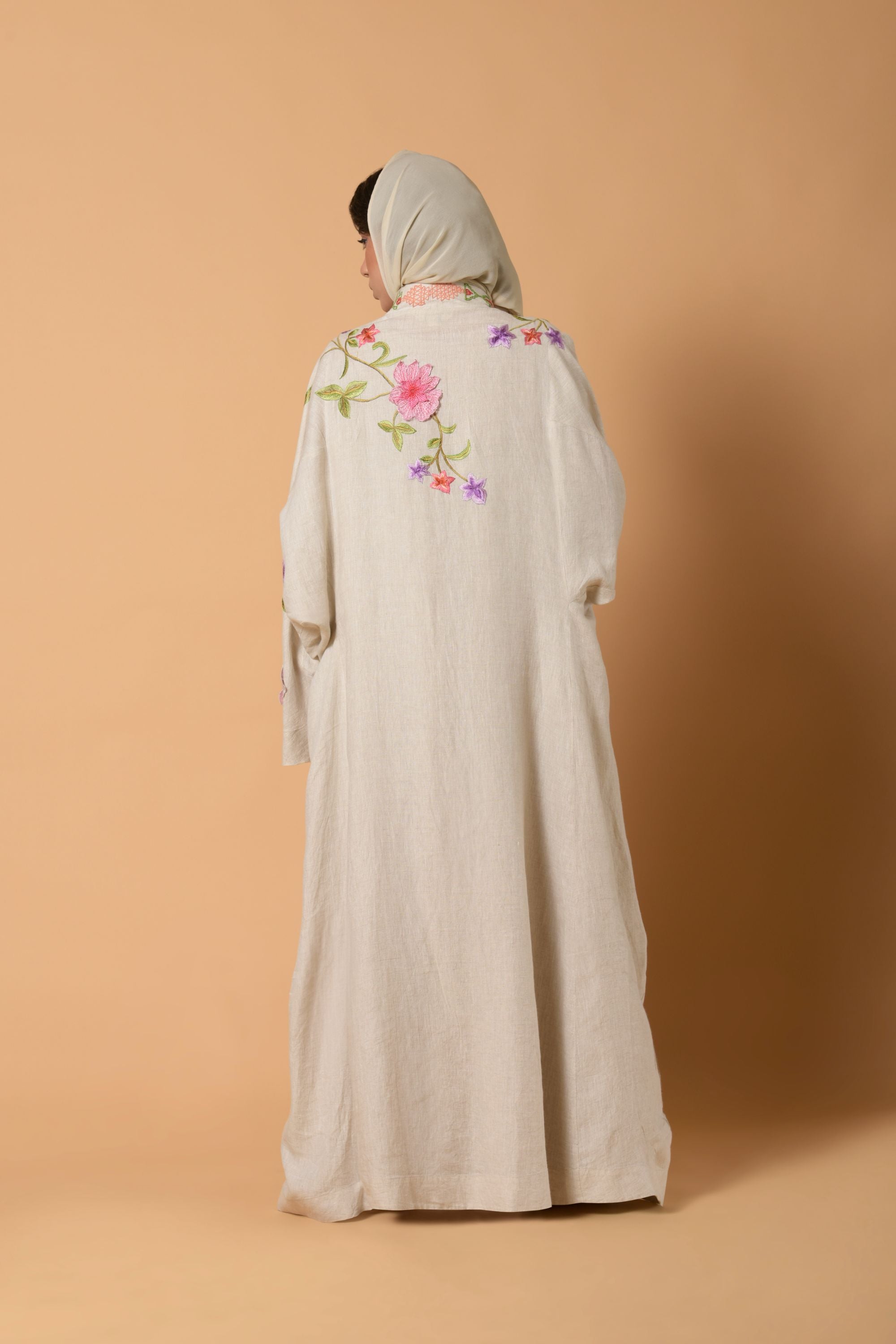 Heena Sable Et Fleurs Abaya