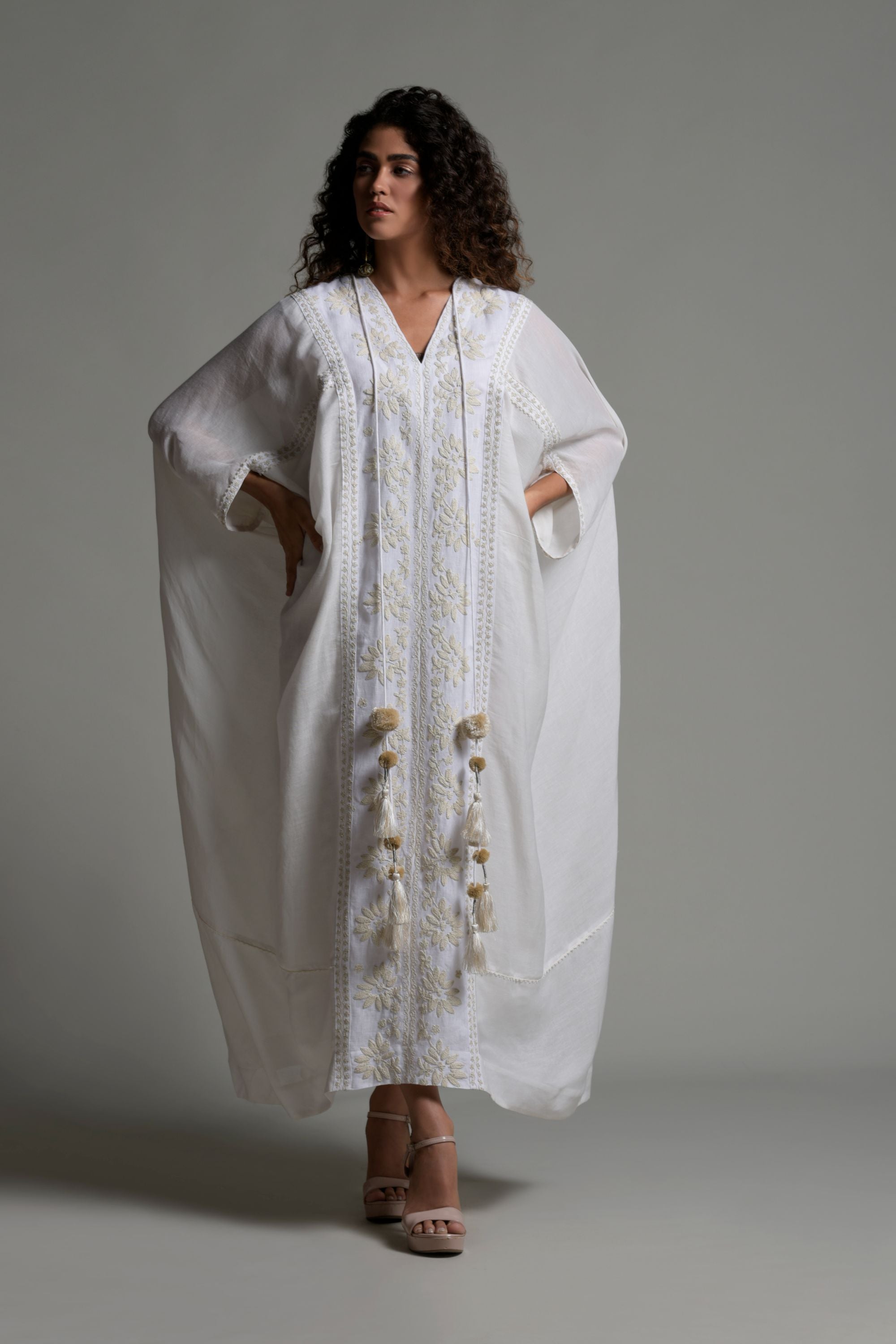 Nafeeza Embroidered Jalabiya with Inner Cotton Cami